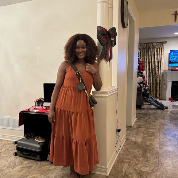 Meet your Posher, Estella - Picture 2 of 2